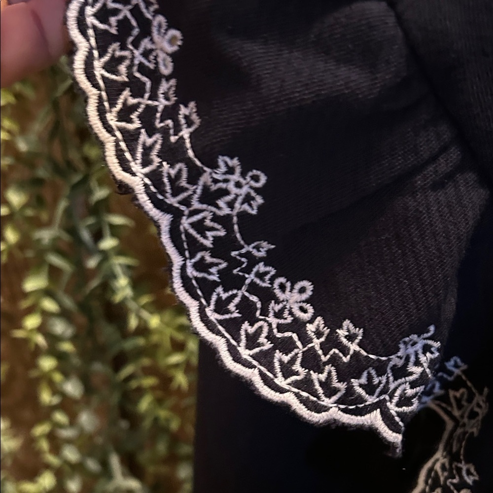 Elegant Black Lace Trim Women's Top - Picture 2 of 2